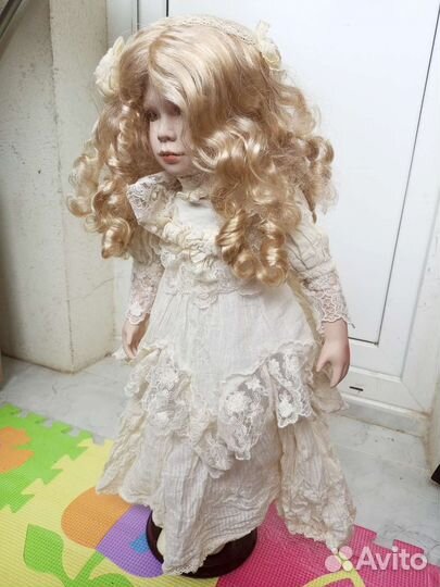 Кукла фарфоровая коллекционная