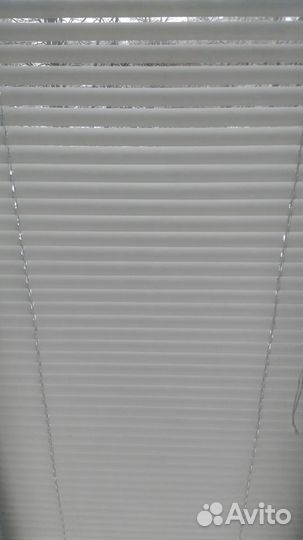 Жалюзи пласт. белые.новые ширина 50 см;