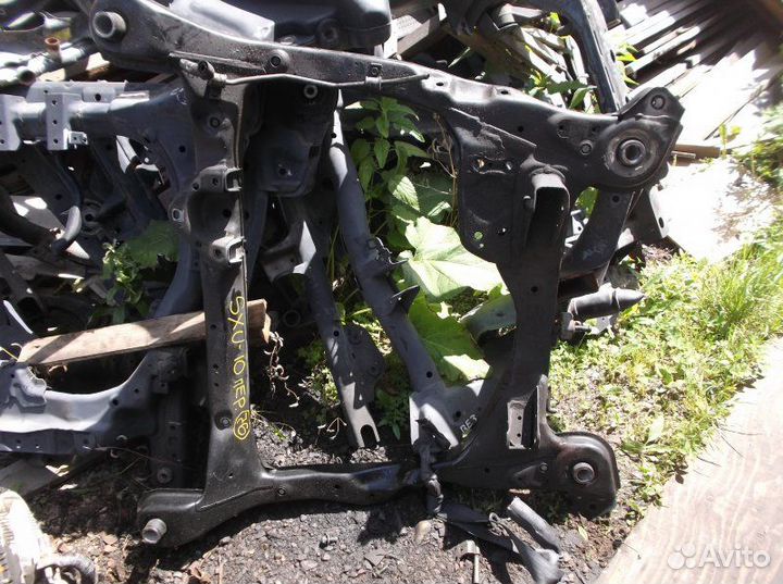 Балка поперечная передняя Toyota Harrier SXU10