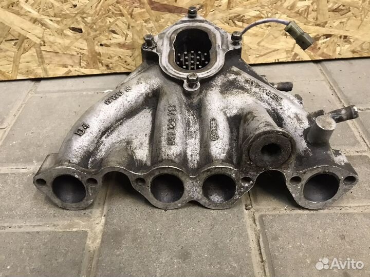 Коллектор впускной Ауди 80 Б3-Б4