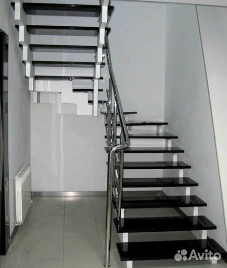 Лестница Г-образная с поворотными ступенями