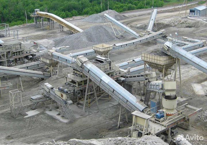 Машинист гусиничного экскаватора и погрузчика