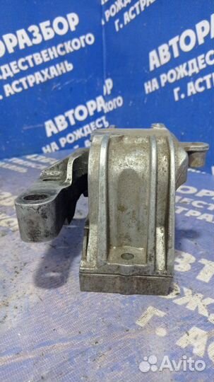 Подушка двигателя Volkswagen Passat B6 седан CDA