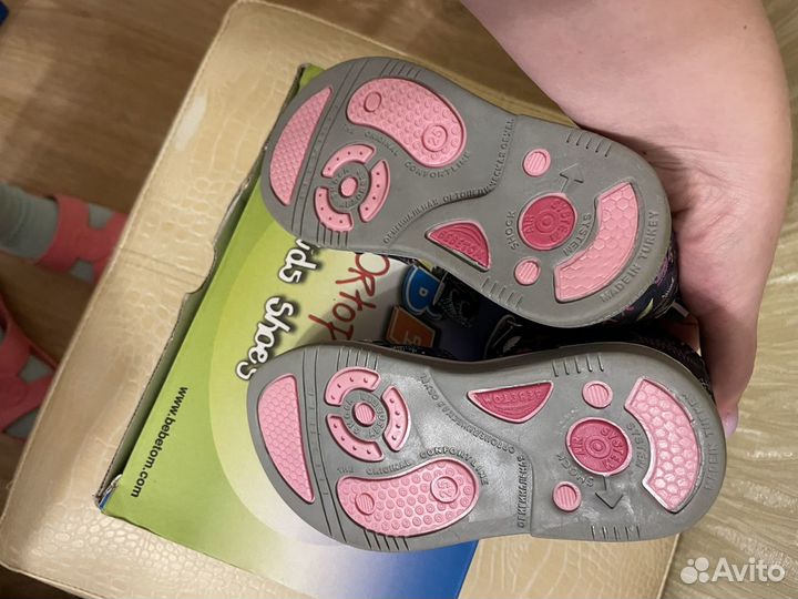 Новые сандалии для девочки