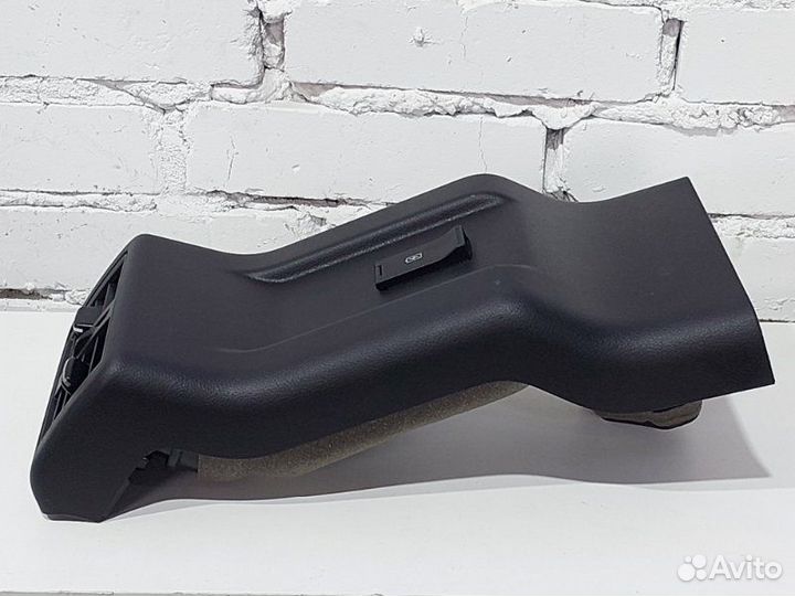 Задняя стенка центральной консоли Mitsubishi