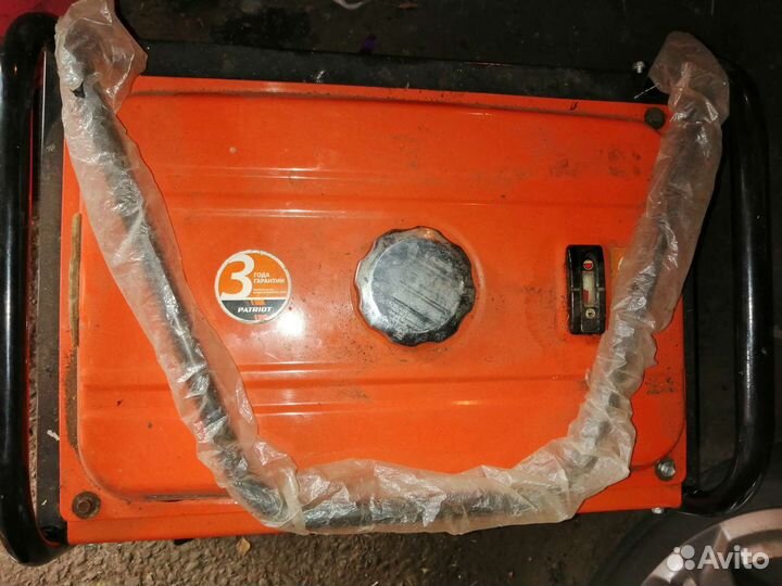 Бензиновый генератор