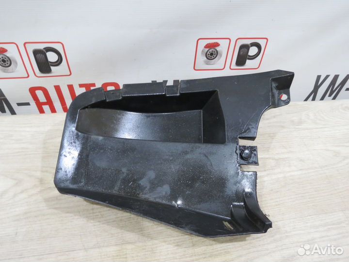 Брызговик задний правый Toyota Corolla 150