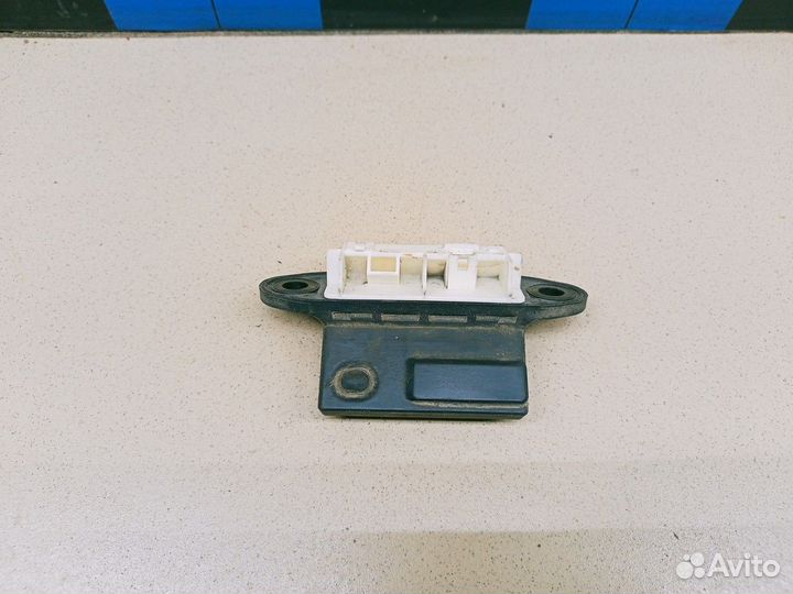 Кнопка открывания багажника RAV 4 2013