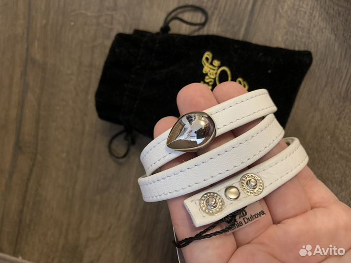 Кожаный белый браслет