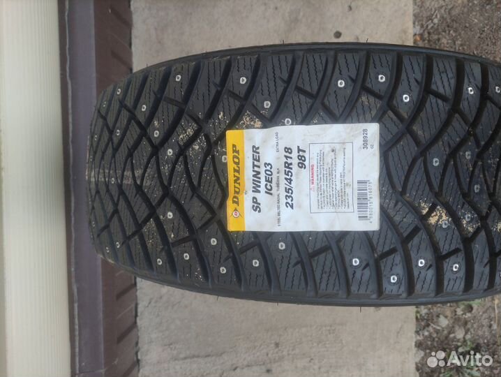 Dunlop SP Winter Ice 03 235/45 R18 98