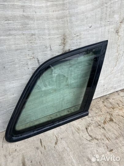 Стекло заднее правое глухое Audi A3 8P 2009г