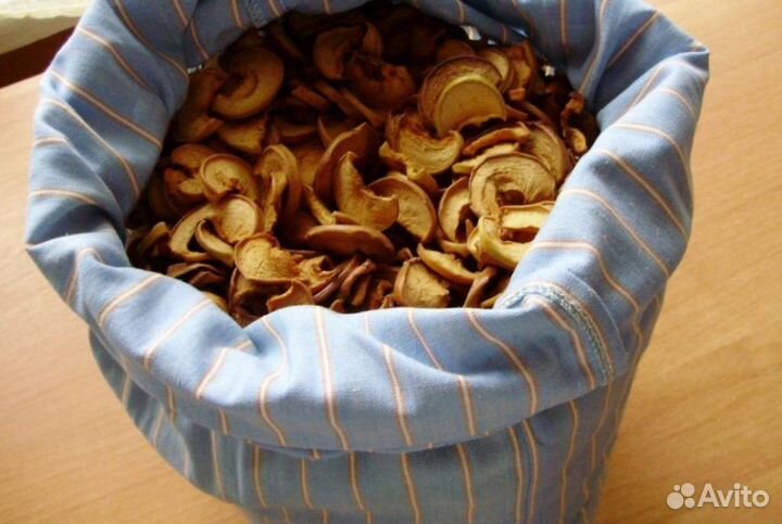 Сухофрукты,овощные чипсы,орех грецкий,петрушка