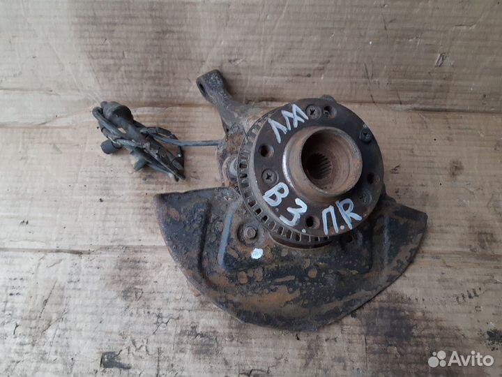 Поворотный кулак перед Фольксваген Пассат Б3