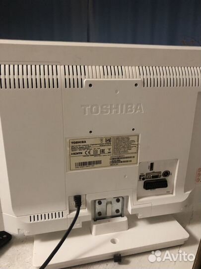 Цветной ЖК телевизор Toshiba 22L1354R