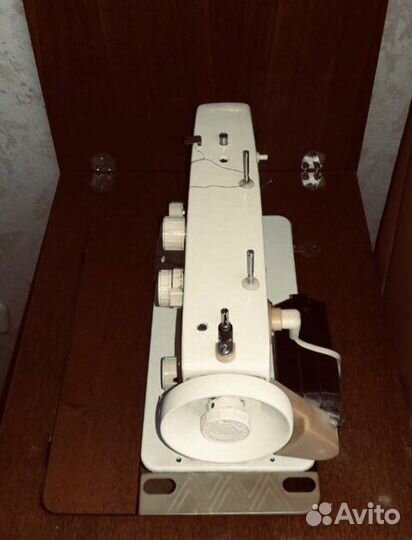 Швейная машина Чайка 142 М