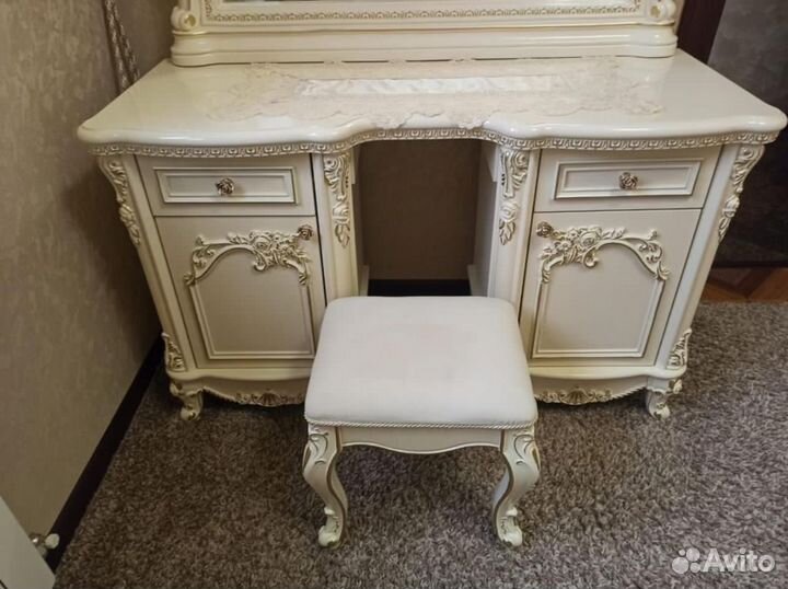 Продам спальный гарнитур