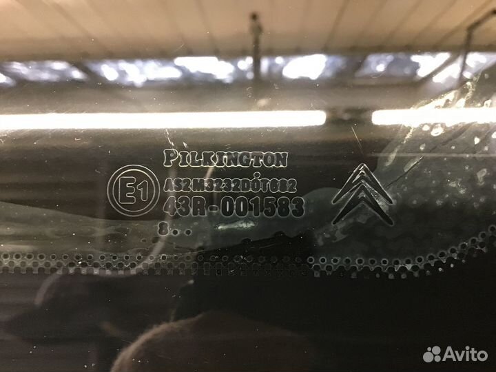 Стекло кузовное глухое правое Citroen C4 2005-2011