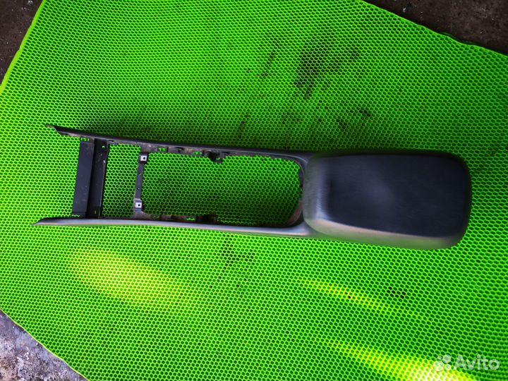 Подлокотник для Hyundai Sonata IV (EF) 01-12