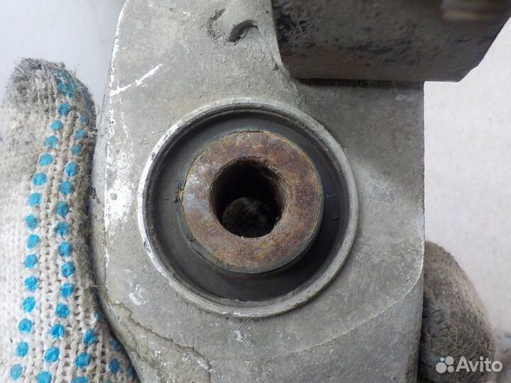 Кулак поворотный задний левый Honda Accord 8