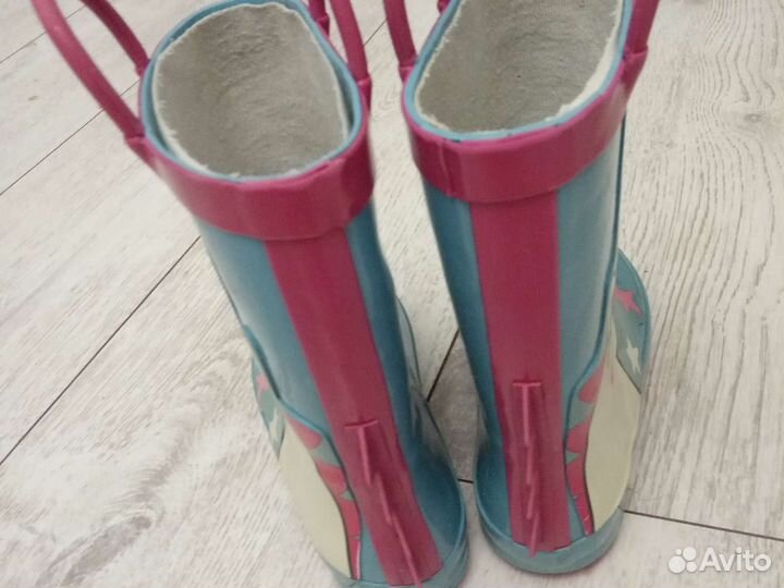 Резиновые сапоги 28 размер и коньки