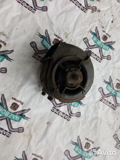 Моторчик отопителя Volkswagen Passat B2