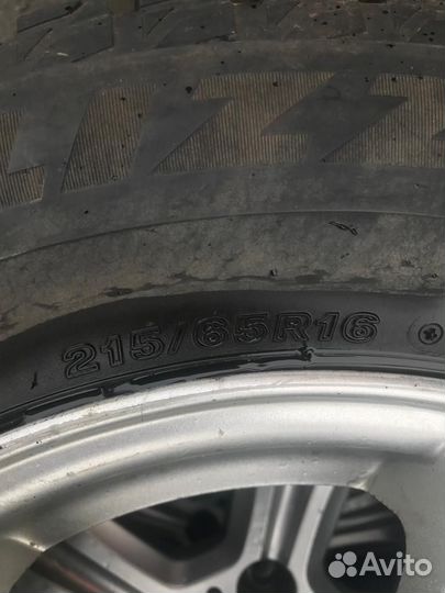 Bridgestone Blizzak Ice 215/65 R16