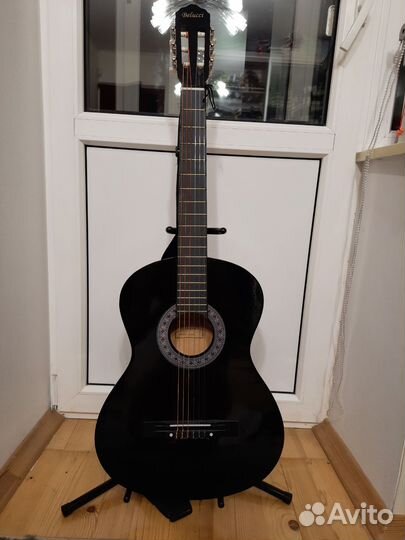 Продаю комплект: гитара Belucci и аксессуары