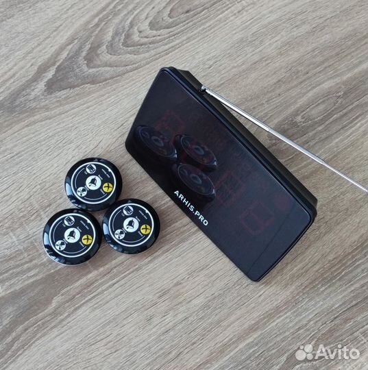 Кнопка вызова персонала и табло для официантов