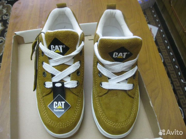 Кроссовки новые