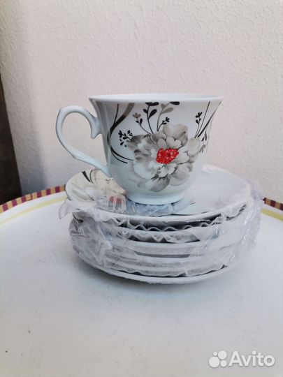 Чайный сервиз новый на 6 персон круглая коробка