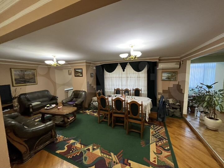 4-к. квартира, 121 м², 1/10 эт.