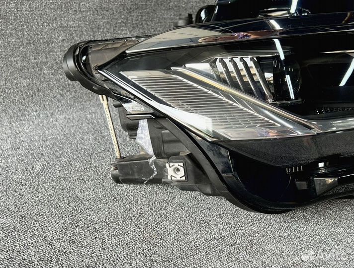 Фары на Volkswagen Touareg 3 LED б/у оригинал