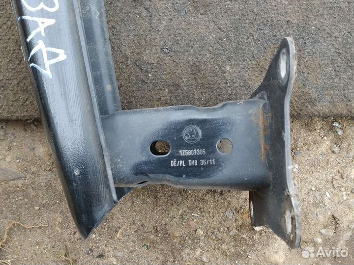 Задний усилитель бампера skoda octavia a5