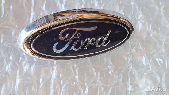 Эмблема на решетку радиатора передняя Ford