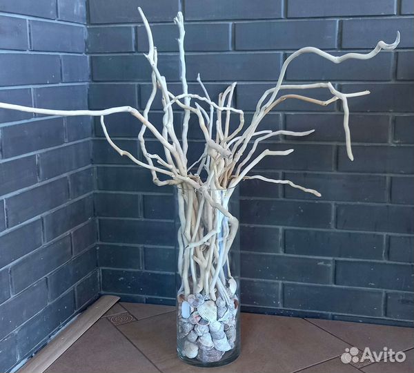 Композиция из морских палочек и ракушек