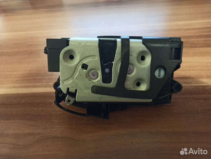 Замок правой передней двери Ford Fusion Fiesta