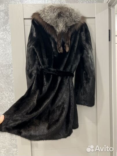 Шуба норковая с воротником из песца