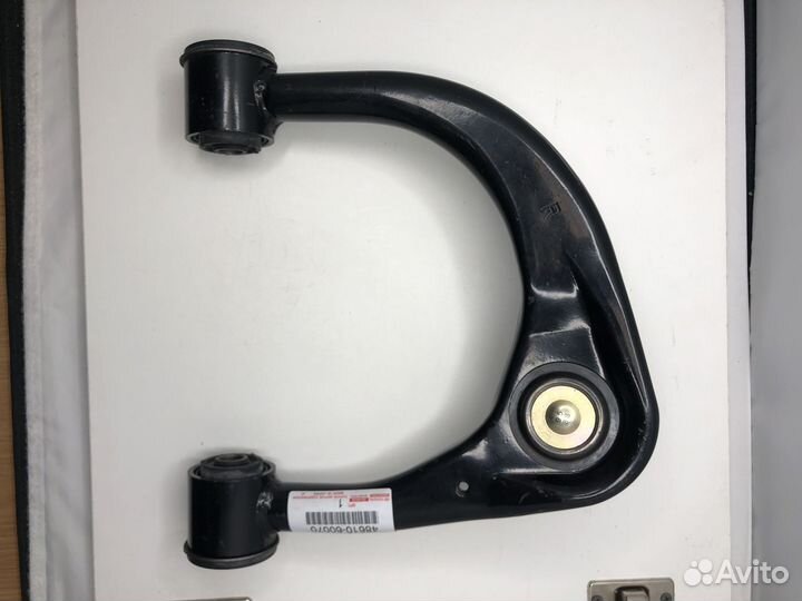 Рычаг верхний правый toyota 4861060070