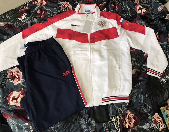 Мужской спортивный костюм