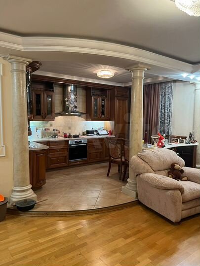 3-к. квартира, 103 м², 5/6 эт.