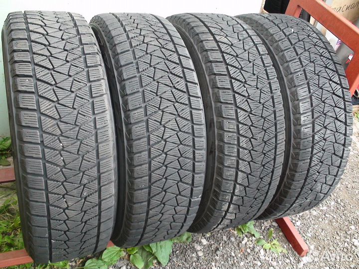 Bridgestone Blizzak DM-V2 265/65 R17