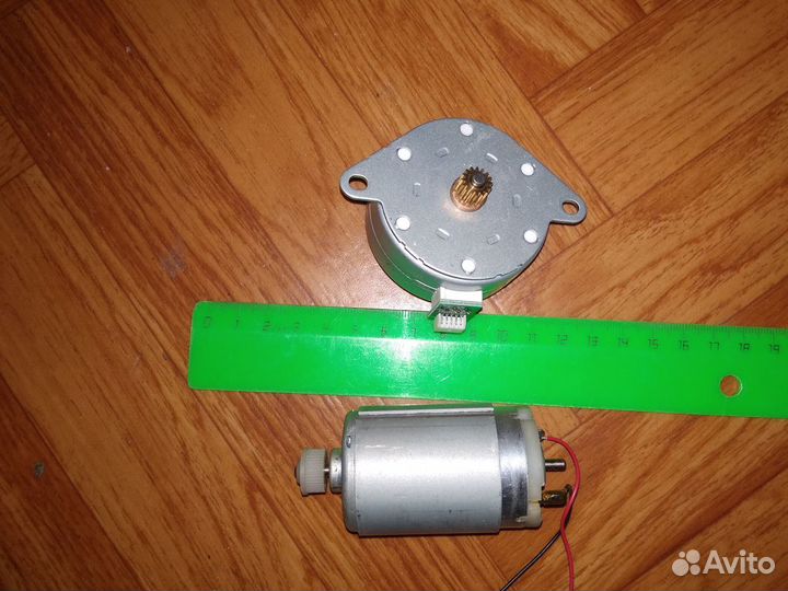 Шаговый двигатель