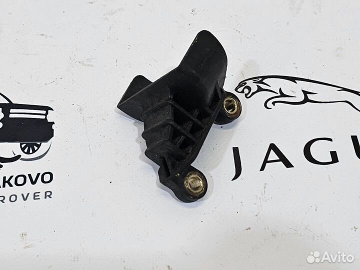 Кронштейн радиатора Jaguar F-Pace X761 2016- н.в