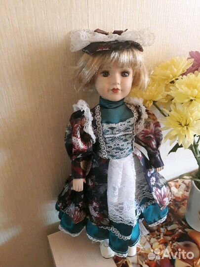 Кукла фарфор