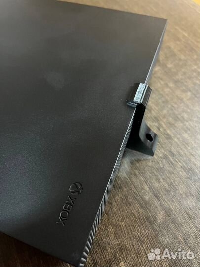 Держатель настенный Xbox One X кронштейн XboxOne X