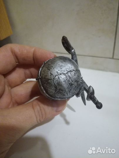 Череп фигурка