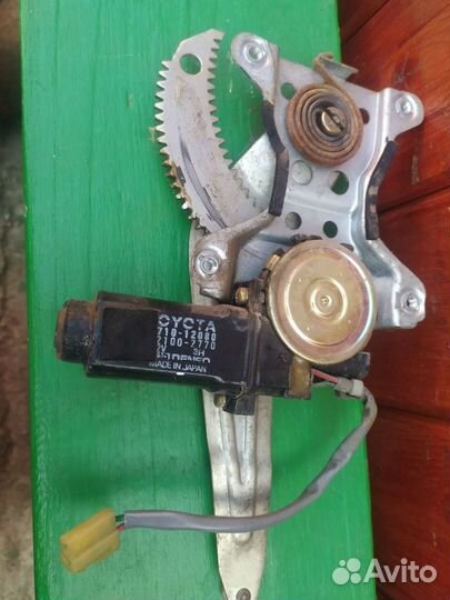 Стеклоподъемник задний правый Тойота спринтер AE95