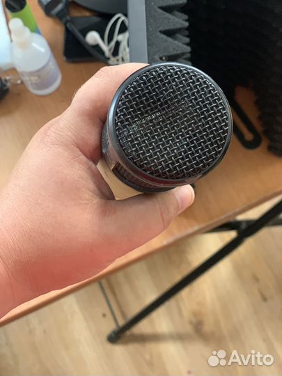 Студийный микрофон SE Electronics 2200