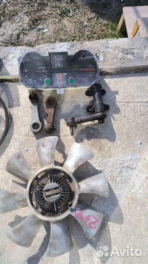 Продам на паджеро 2 запчасти