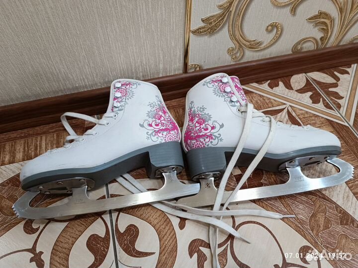 Коньки фигурные 35-36 размер